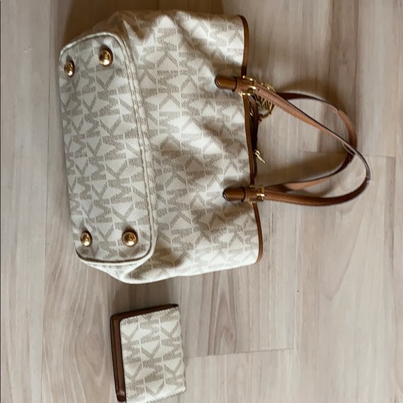 MIchael Kors bag and wallet - Picture 2 of 4